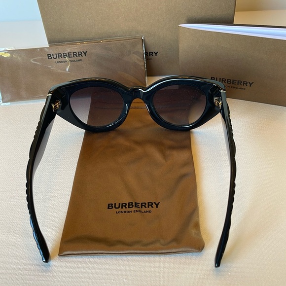 NIB BURBERRY SUNGLASSES 47-25-140 MADE IN ITALY - Picture 11 of 17